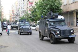 Diyarbakır’da ev baskınları