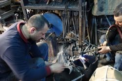 Baharın gelmesiyle demircilerde hareketlilik başladı video foto