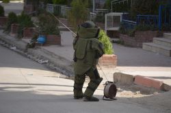 Batman'da kaldırıma bırakılan piknik tüpü paniğe neden oldu video foto