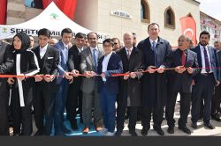 Gaziantep’te bin 200 kişilik Emine Uslu Camii ibadete açıldı foto