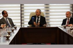 Şair Nurullah Genç öğrencilerle buluştu