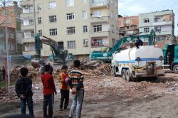 Karakol yapımı gerekçesiyle sağlık merkezini yıktılar