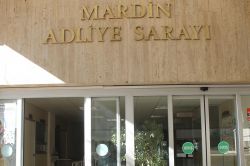 Mardin’de iki öğretmen tutuklandı