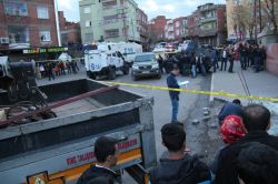 Diyarbakır’da vincin çarptığı duvarın altında kalan 3 çocuk öldü