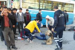 Otomobil ile motosiklet çarpıştı: 2 yaralı