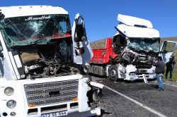 Midyat-İdil Karayolu’nda zincirleme kaza: 2 yaralı foto