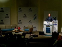 “Welatên Îslamê bi xwîn, stêrk û hilweşanan tê bibîranîn”