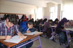 Lise öğrencileri umreye gidebilmek için ter döktü video foto