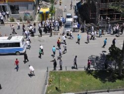 Bitliste ortalık savaş alanına döndü: 40 Yaralı