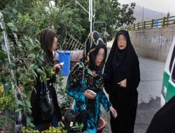 İran'da İslam'i kurallara uymayanlara denetim