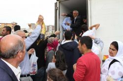 Silopililer 'seyyar marketler'e akın etti video foto