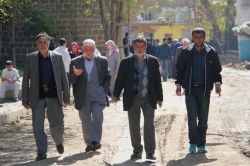 Sur halkı evine dönmeyi bekliyor video oto