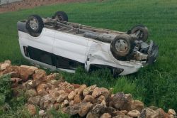 Çınar'da hızını alamayan minibüs takla attı: 1 yaralı foto