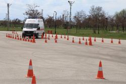 Ambulans şoförlerine ileri sürüş eğitimi