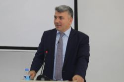 Elazığ'da İletişim Fakültesi öğrencilerine gazetecilik semineri verildi foto