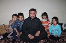 16 yaşındaki oğlunun haftalığıyla geçiniyorlar video foto