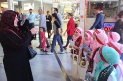 Bursa’da Minikler güller ile halkı kutlu doğuma davet etti foto