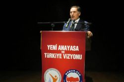 "1982 Anayasası doğarken sakat doğmuştur"