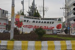 Batman Peygamber aşkıyla süslendi video foto