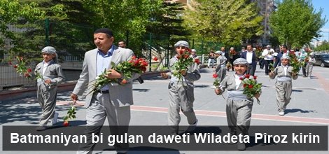Batmaniyan bi gulan dawetî Wîladeta Pîroz kirin