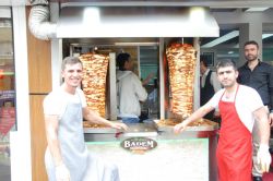 Kutlu Doğum münasebetiyle esnafın ikramları devam ediyor video foto