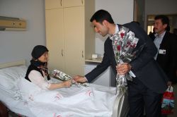 Van'da hastalar kutlu doğuma gül ile davet edildi video foto