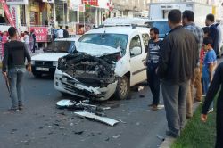 Diyarbakır'da maddi hasarlı kaza