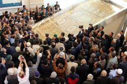 Kabe-İ Muazzama'nın örtüsü ziyarete açıldı