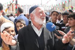 Van’da Kutlu Doğum sonrası halk duygularını paylaştı