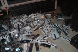 Batman’da kaçak sigara ve esrar ele geçirildi