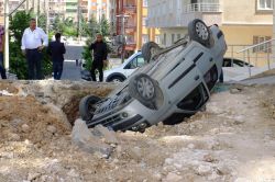 Mardin Artuklu Belediyesi’nin ihmali kazaya neden oldu: 2 yaralı video foto