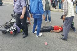 Bingöl'de motosiklet ile otomobil çarpıştı: 3 yaralı video foto