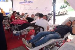 Hayat kurtarmak için kan vermek önemlidir video foto