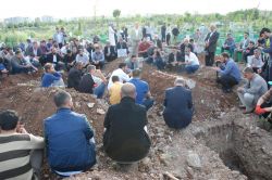 Askeri aracın çarptığı yaşlı kadın defnedildi video foto