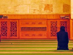 Evde Müslüman Genç Kız - 1