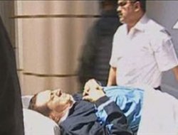 Mübarek cezaevinde yaralandı