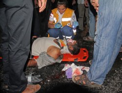 Midibüs, Sepetli Motora Çarptı: 2 Yaralı (Video)