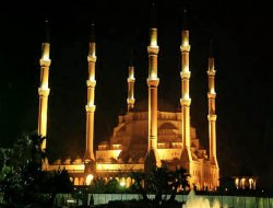 Adana'da ilk Teravih'te Camiler Doldu Taştı (Video)