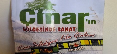 Çınar Belediyesinden Teravih Vaktinde Film Gösterimi