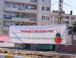 Kur'an Nesli Platformu'ndan 3 Dilde Ramazan Afişi
