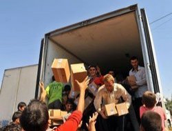 Suriye'de muhalifler Türkiye tırlarını yağmaladı