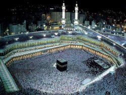 Mekke ve Medine'de 2,5 Milyon Kişi Namaz Kıldı