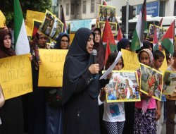 Kadınlar İsrail ile yapılan anlaşmayı protesto etti