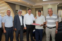 Gaziantep'te yılın ilk fıstığını yetiştiren çiftçi altınla ödüllendirildi