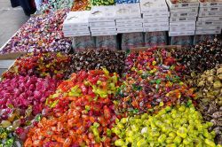 Bayram şekerleri tezgâhları süslüyor