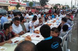 HÜDA PAR Adana İl Başkanlığından Kadir Gecesi iftar programı foto