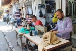 Şanlıurfalı  terziler eski bayramları arıyor foto