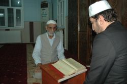 Azmiyle 62 yaşında hafız oldu video-foto