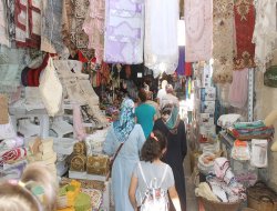 Rûyê dikandarên Mêrdînê dikene