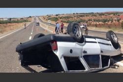 Ters dönen otomobilde bulunan 10 kişi yaralandı